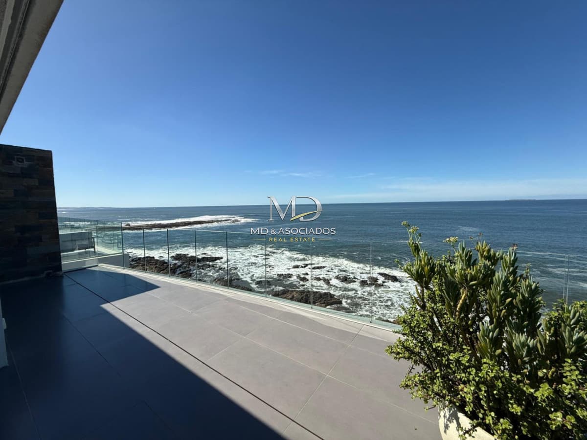 Penthouse frente al mar con terraza exclusiva, jacuzzi y vista única en Península 🌊