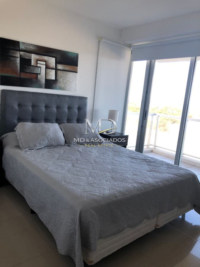HERMOSO APARTAMENTO FRENTE AL MAR. REF: 7492