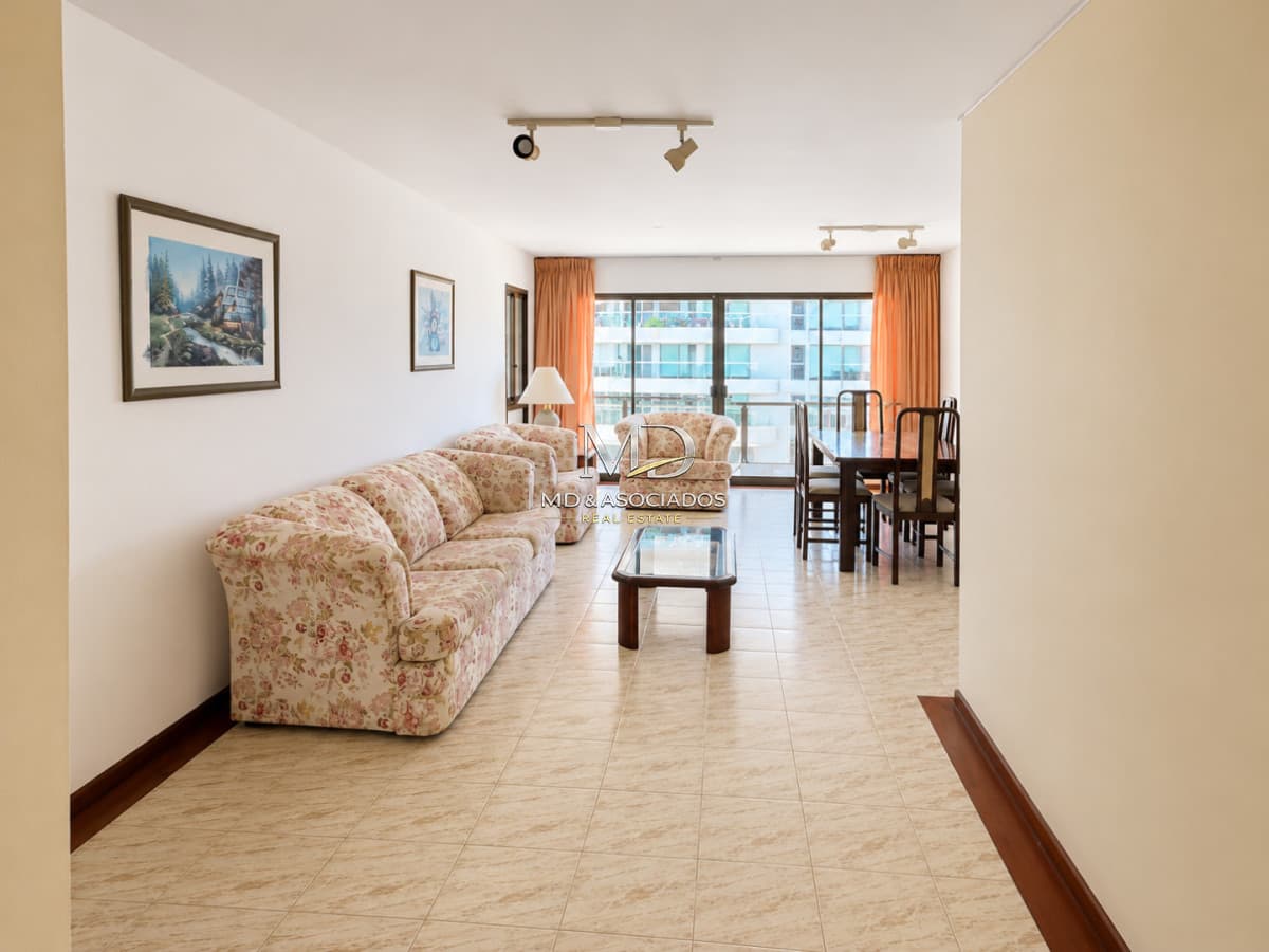 Apartamento Carmar, 2 Dormitorios con 3 Baños a 70 metros del Mar - Aidy Grill, Punta del Este. REF(8997)