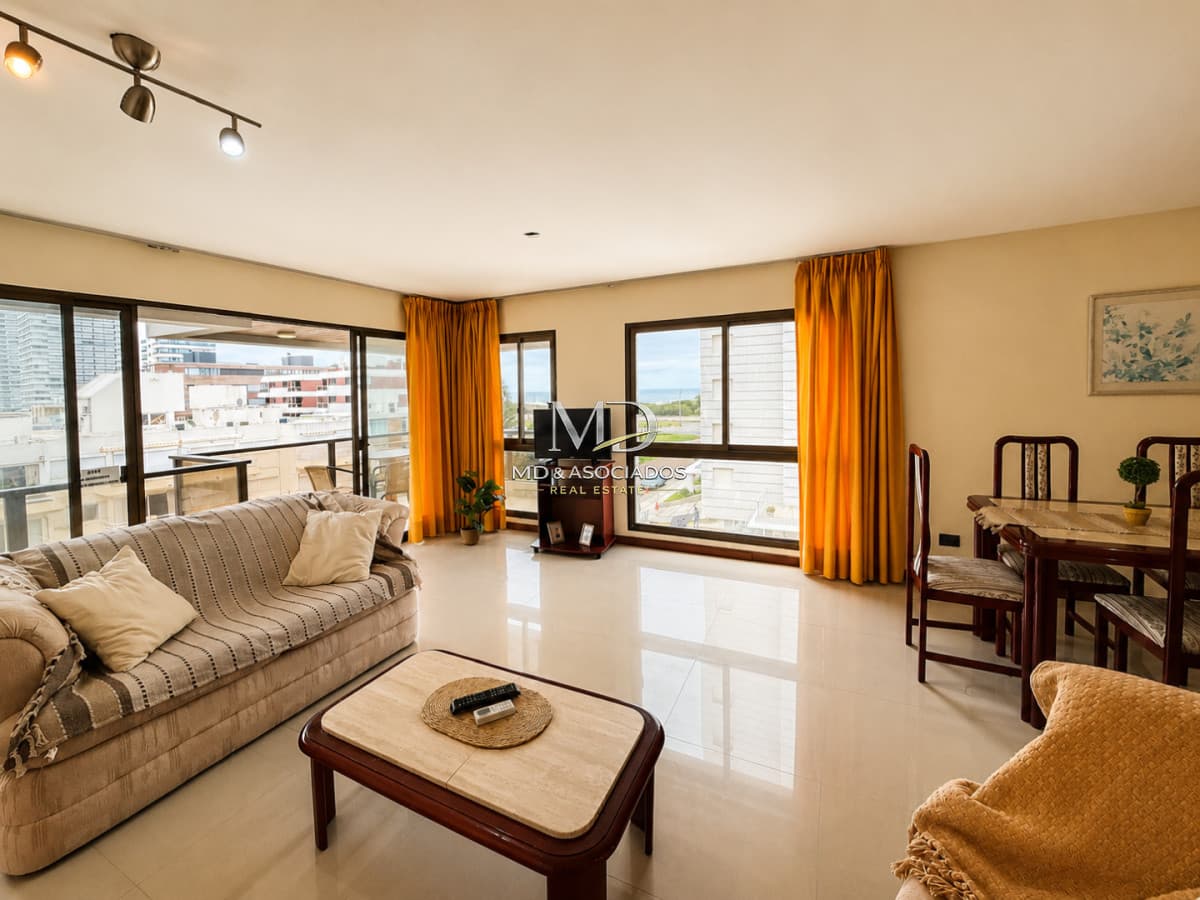 Hermoso apartamento terraza con vista al mar. REF:8315