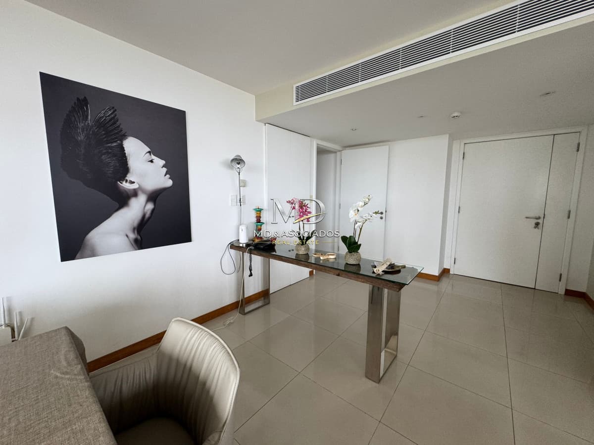 Exclusivo Departamento Frente al Mar en Playa Brava. Ref:(8312)
