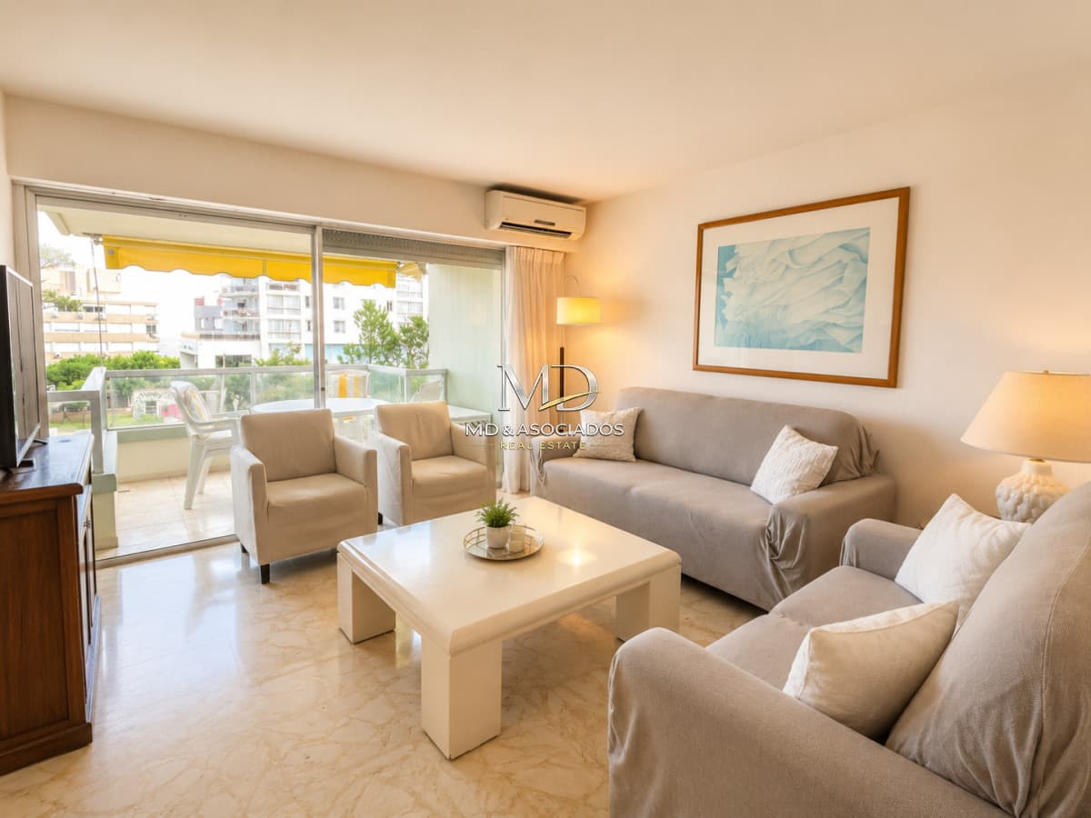 Lindo apartamento frente al mar en edificio Fragata. REF: (5577)
