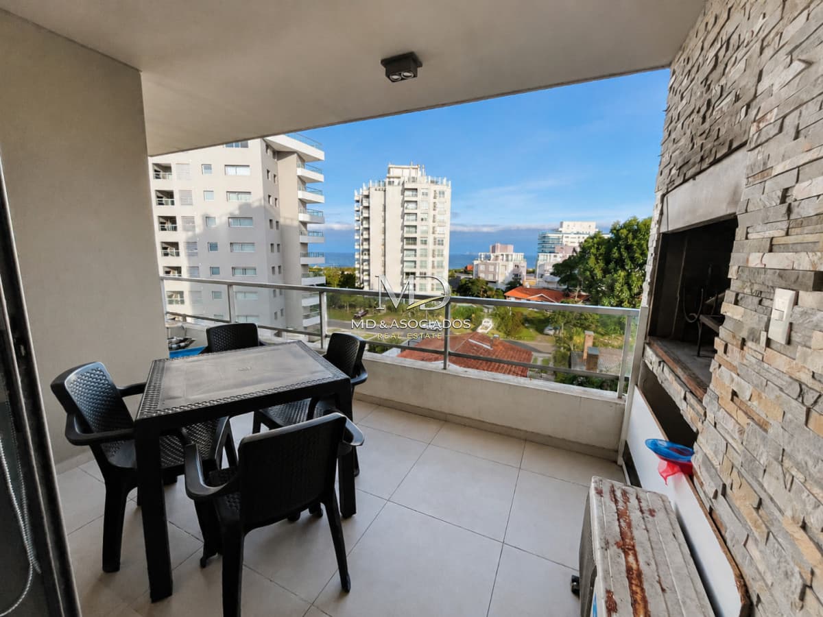 Apartamento moderno con parrillero y excelente distribución