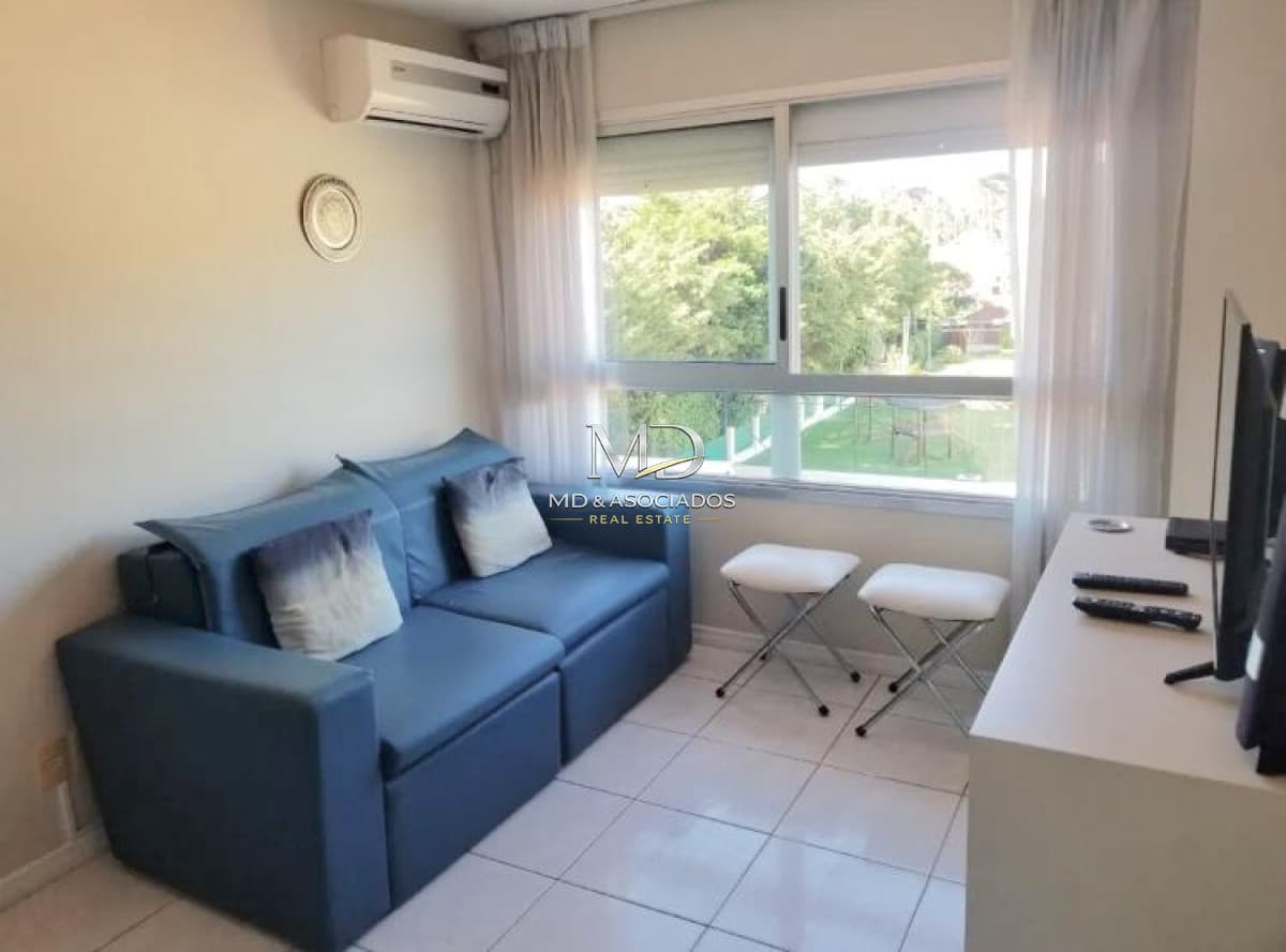 Excelente apartamento en muy buena ubicación en edificio Doce Lunas con todo los servicios.Ref: 5975