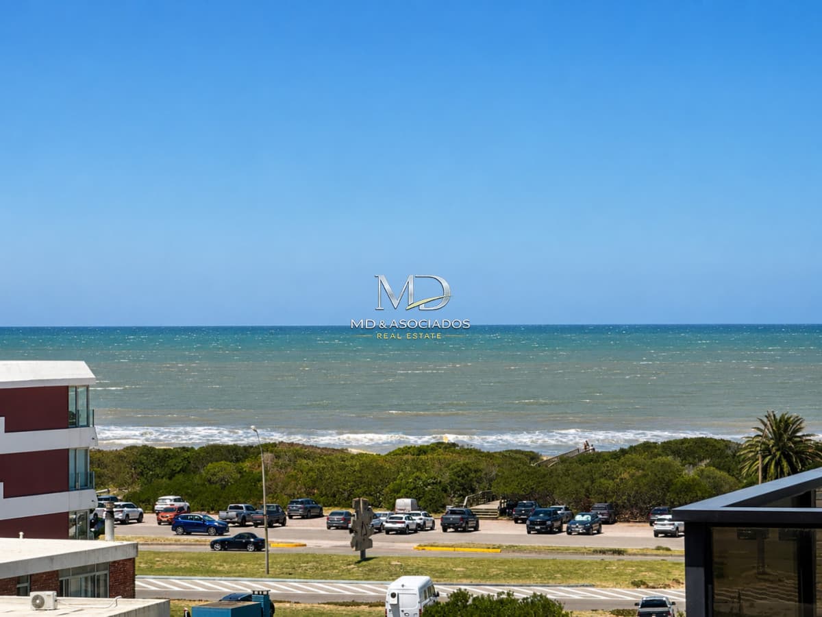 Moderno apartamento Carmar a 70 m del mar en Aidy Grill - Punta del Este. REF(8912)