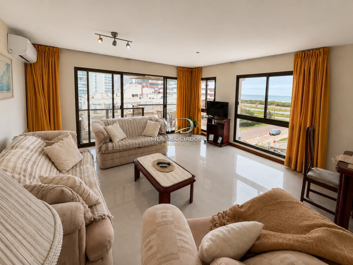 Hermoso apartamento terraza con vista al mar. REF:8315