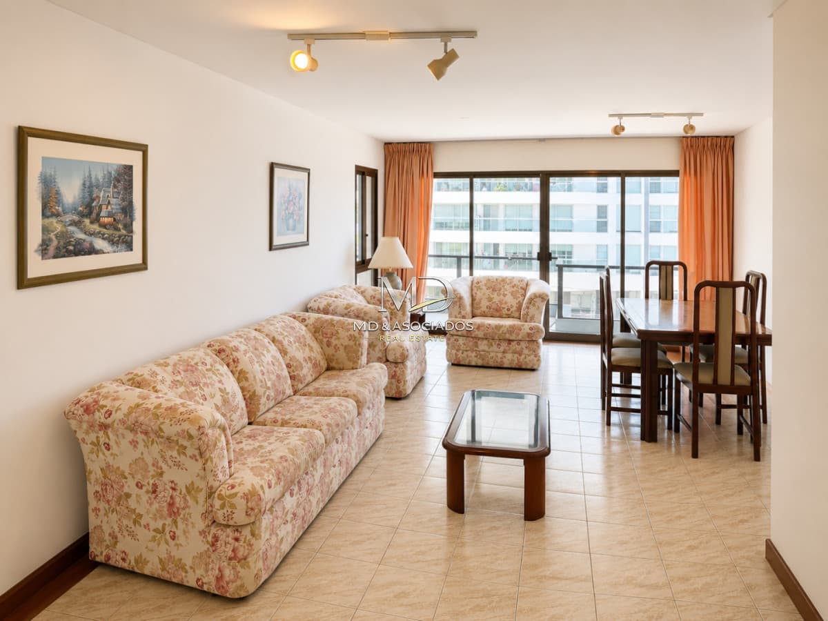 Apartamento Carmar, 2 Dormitorios con 3 Baños a 70 metros del Mar - Aidy Grill, Punta del Este. REF(8997)