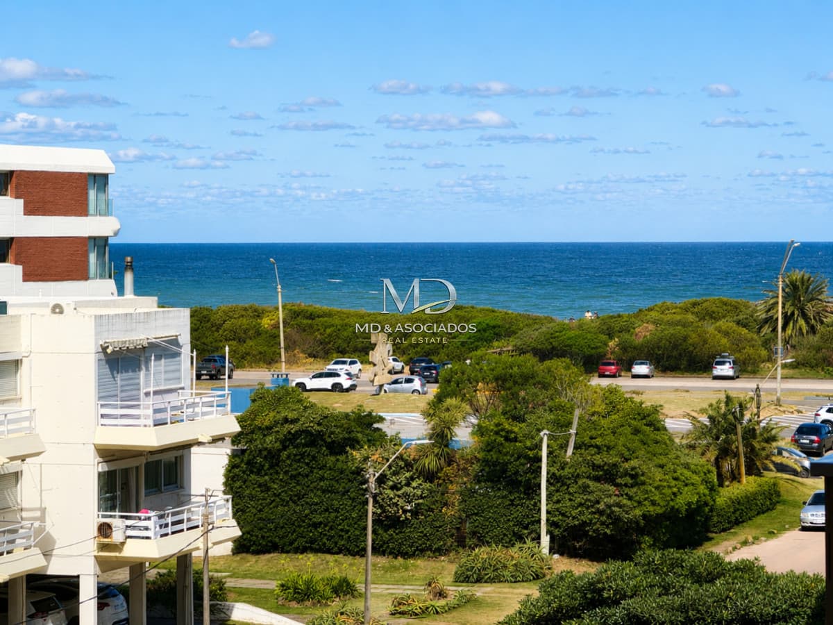 Apartamento Carmar, 2 Dormitorios con 3 Baños a 70 metros del Mar - Aidy Grill, Punta del Este. REF(8997)