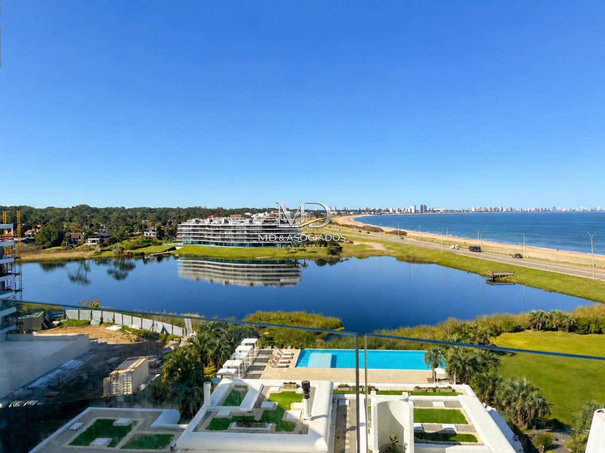 Hermoso y espacioso apartamento en Poseidón Laguna. REF(8804)