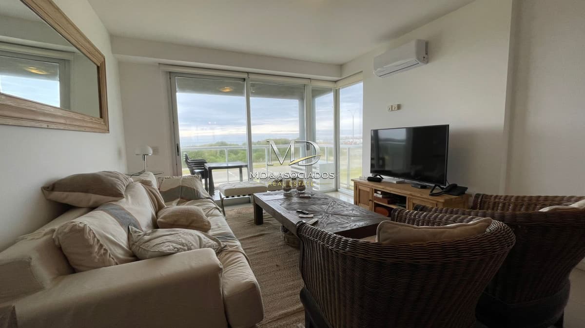 HERMOSO APTO FRENTE AL MAR. REF: 7110