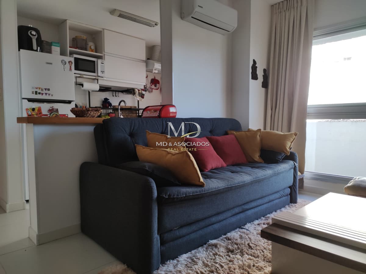 Muy lindo apartamento por Roosevelt con todas las comodidades. Ref.(6239)