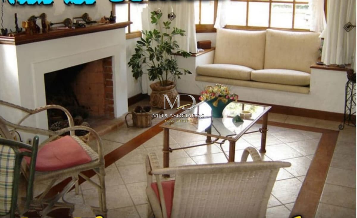 Hermosa casa a media cuadra de la playa.Ref : 6226