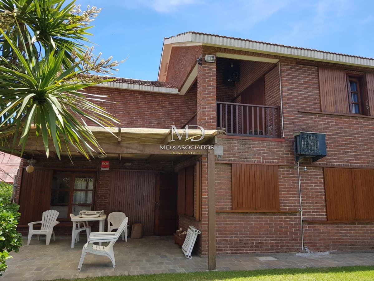 Preciosa casa a metros de la playa. REF(5802)