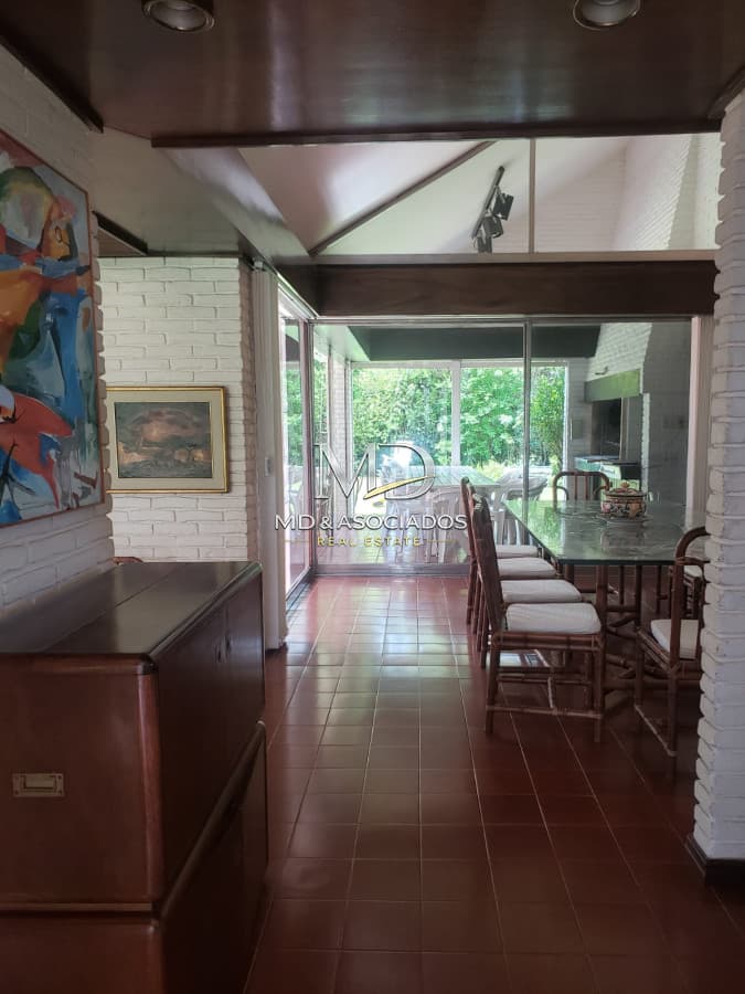 Espectacular casa a solo 2 cuadras de playa mansa, en una zona muy tranquila de Punta del Este