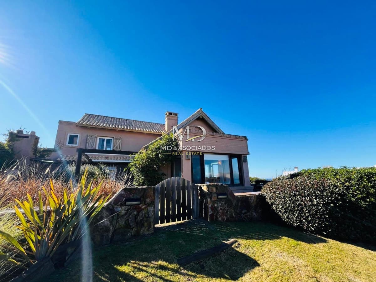 Preciosa casa en Montoya a metros del mar. Muy buenas comodidades con excelente equipamiento.Ref : 5800