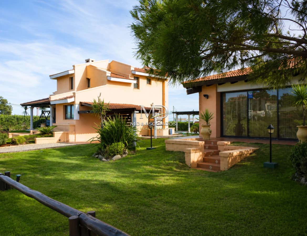 Espectacular casa en Manantiales a 400mts del mar. Ref: 5414