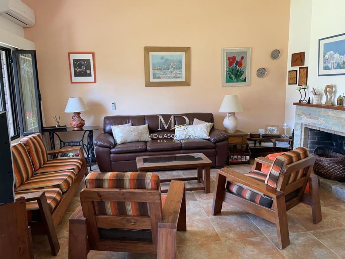 Hermosa casa en parada 4 de la mansa con piscina climatizada. REF:5876