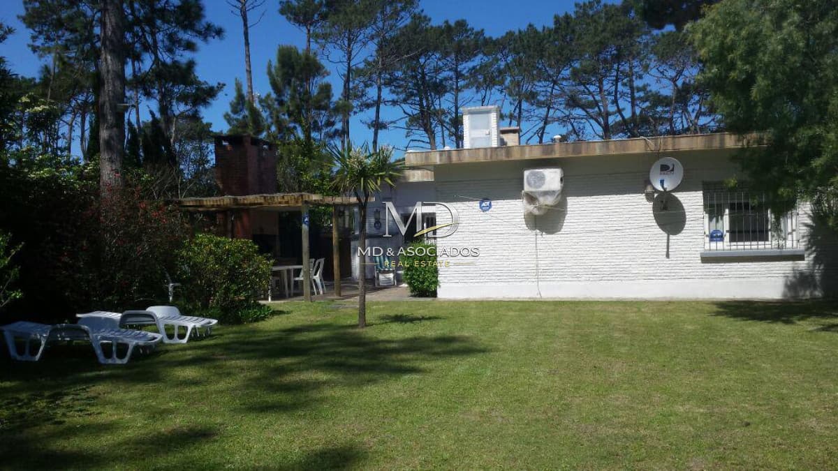 Cómoda y hermosa casa en pinares.Ref 5936