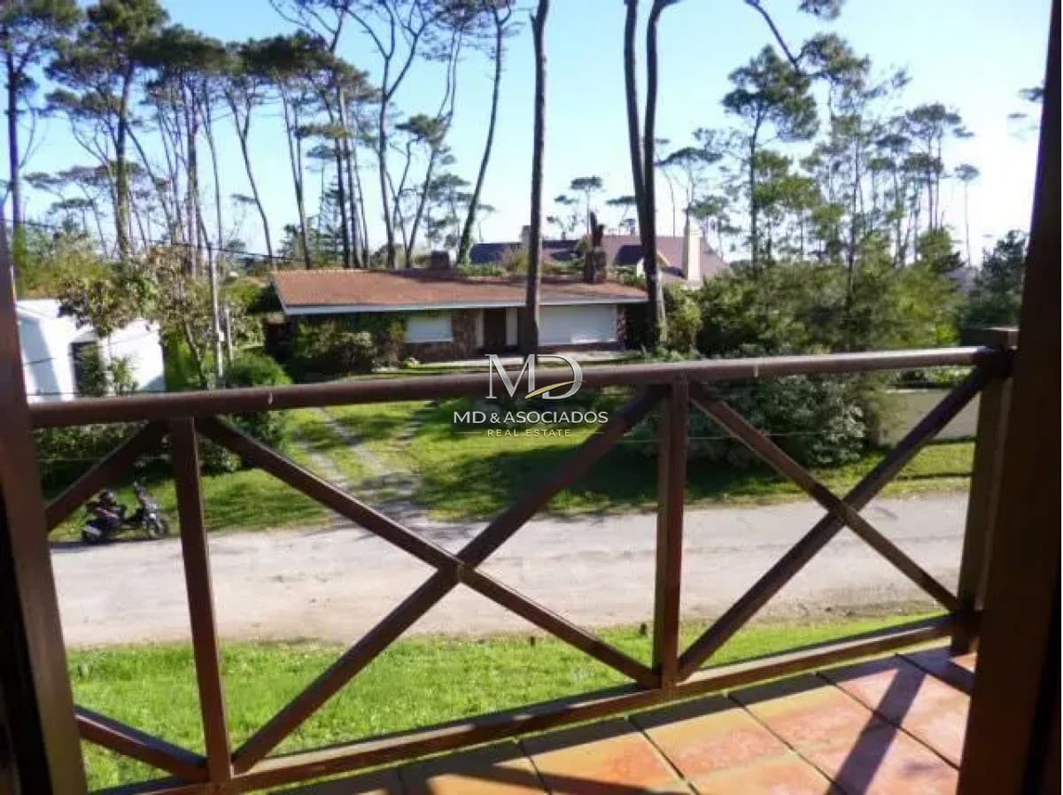 Hermosa casa a dos cuadras de la costa.Ref : 6333