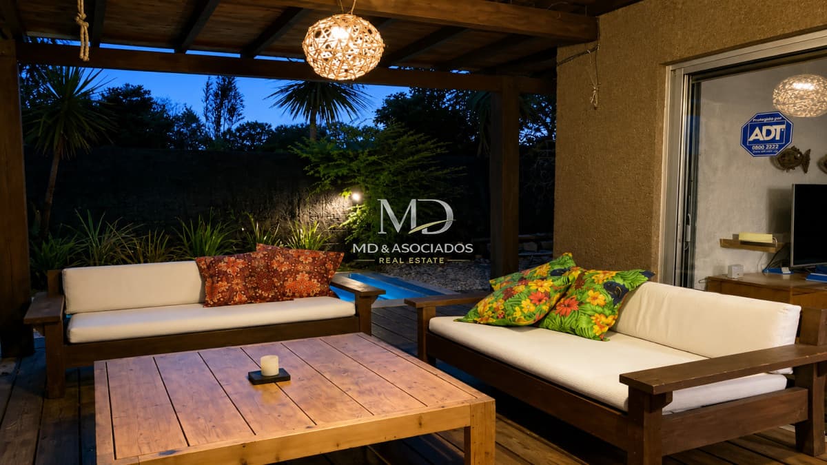 Hermosa casa a pocos metros del mar.Ref : 5276