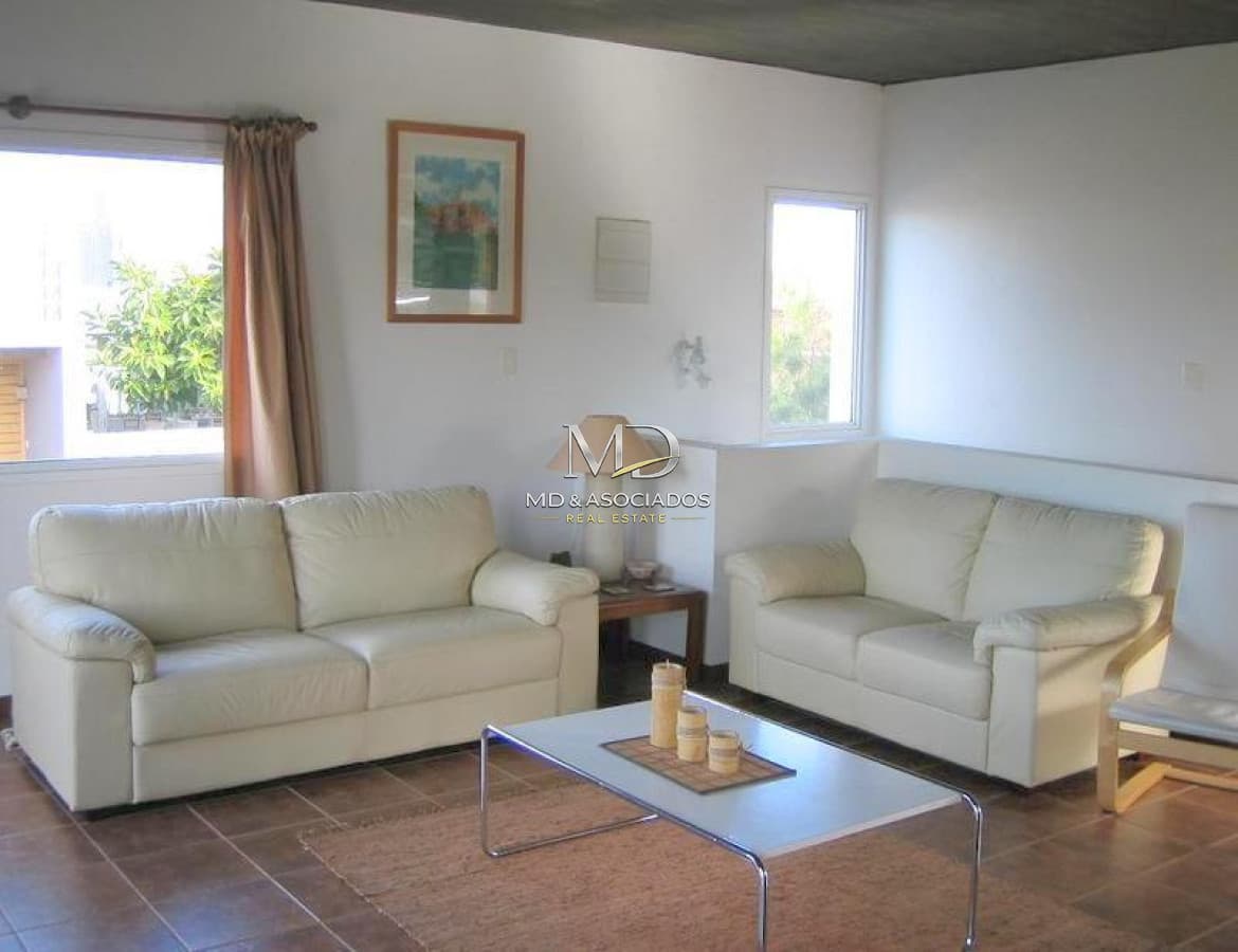 Casa amplia ideal para estar en familia, a pocos metros del mar.Ref:5425