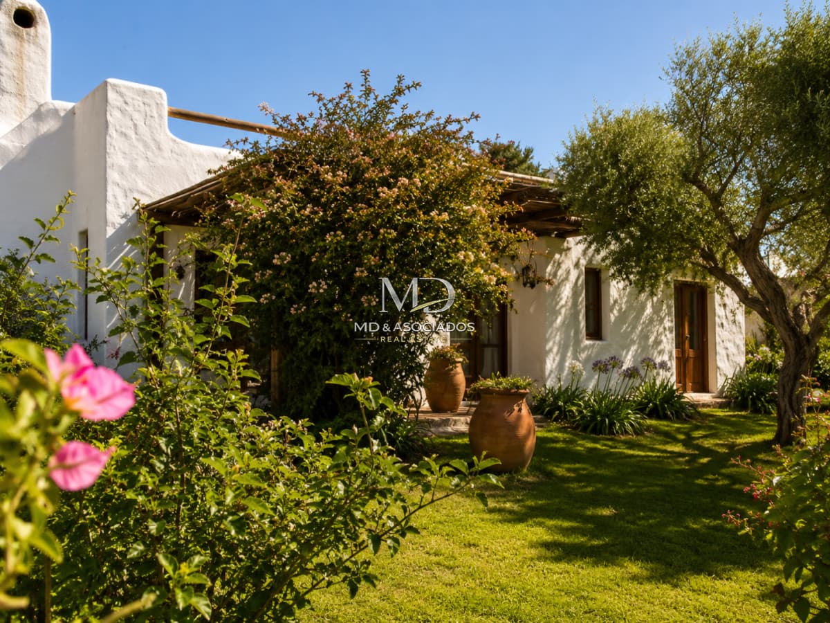 Casa amplia, cerca de todo,muy comoda .Ref: 5367