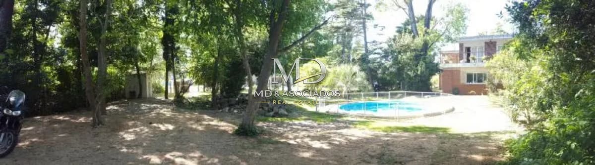Linda casa con piscina, excelente ubicación cerca de todo .Ref: 6349