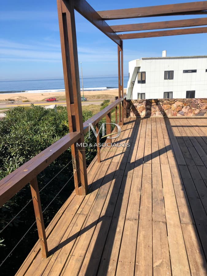 Hermosa casa ubicada en Montoya frente al mar. Muy buenas comodidades.Ref: 6062