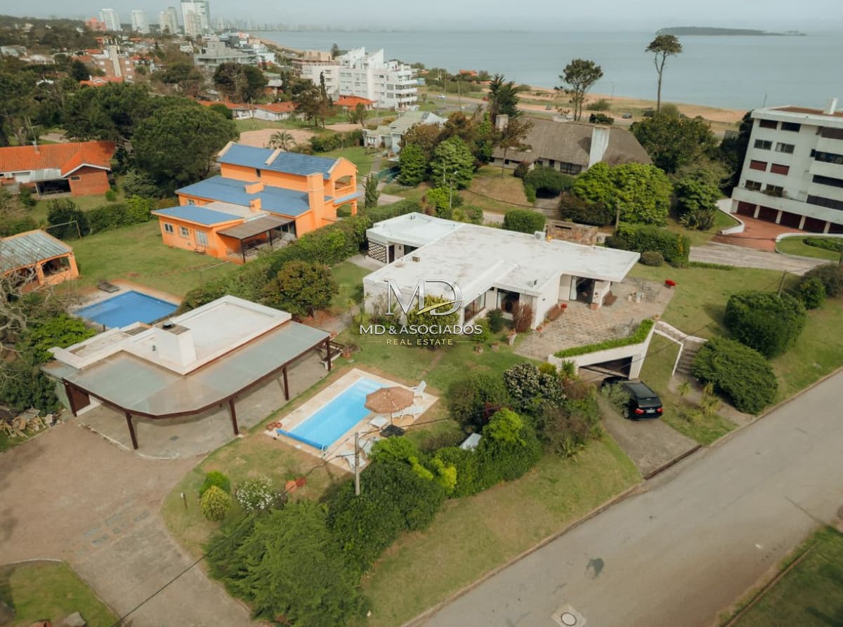 🌊 Casa con piscina a pasos del mar