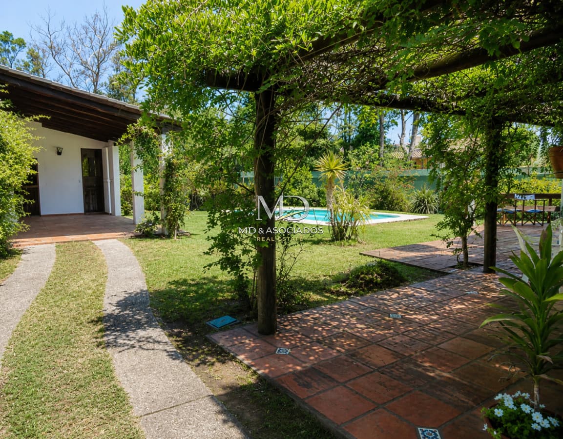 Casa en El Tesoro, 3 dormitorios  con piscina, muy comoda!Ref: 5300