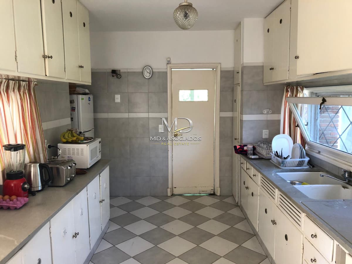 Hermosa casa a metros de playa mansa