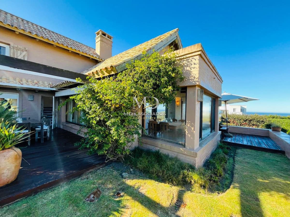 Preciosa casa en Montoya a metros del mar. Muy buenas comodidades con excelente equipamiento.Ref : 5800