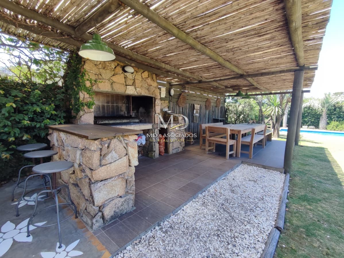 Hermosa casa en Montoya, a solo pasos de la playa Ref.5451