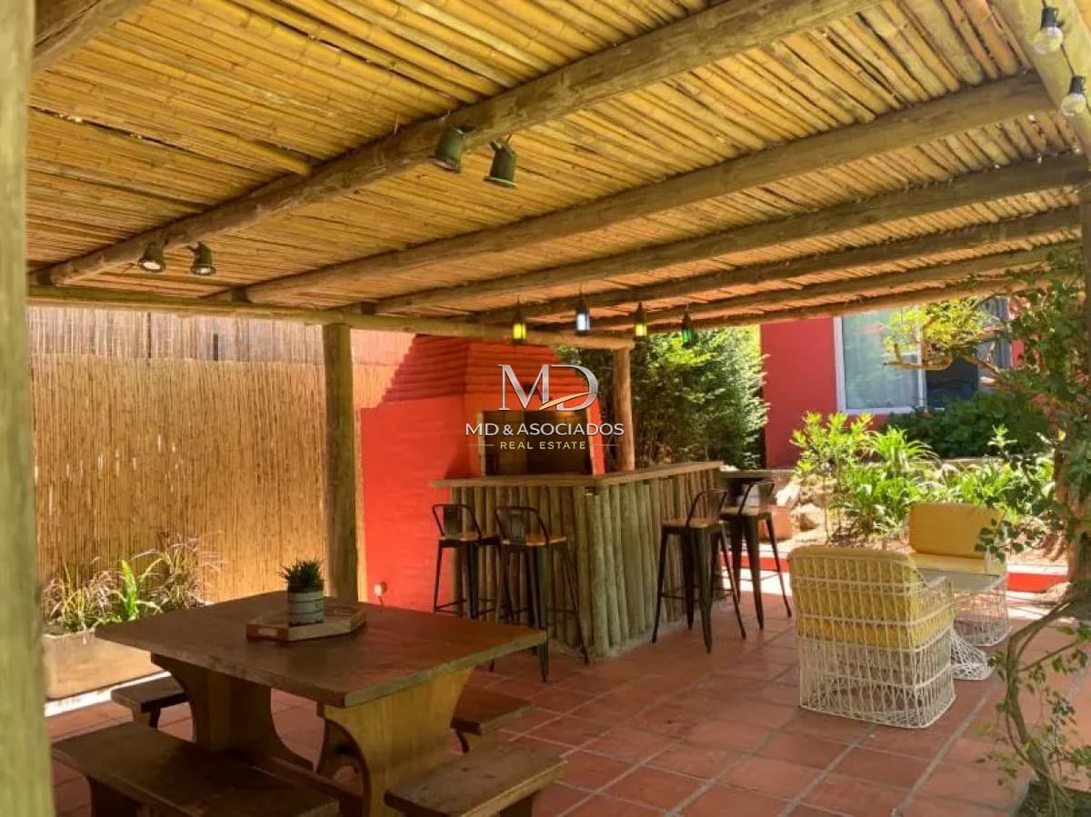 Hermosa casa en Rincón del Indio, cómoda, zona tranquila y a pocas cuadras del mar.Ref :6324