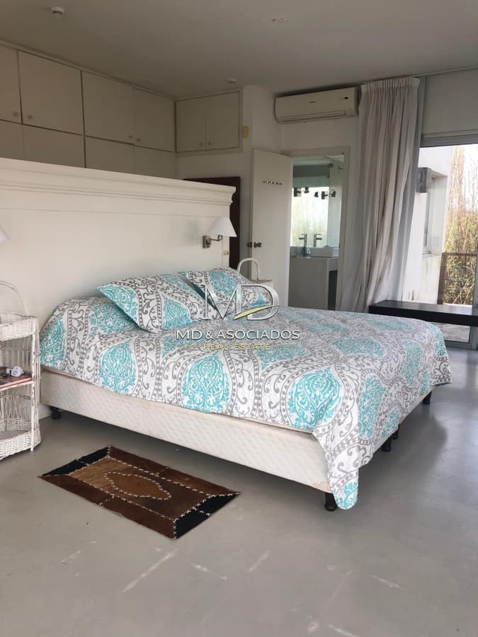 Venta y alquiler de hermosa casa en Santa Mónica.Ref: 7509