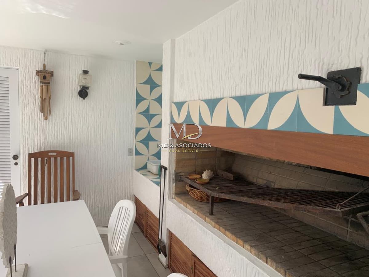 HERMOSA CASA CON AMPLIO PARQUE- PSICINA Y BARBACOA. REF: 6666