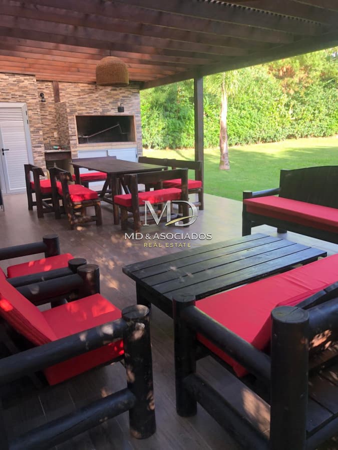 HERMOSA CASA EN RINCON DEL INDIO, AMPLIA, CÓMODA CON PISCINA. REF 5503