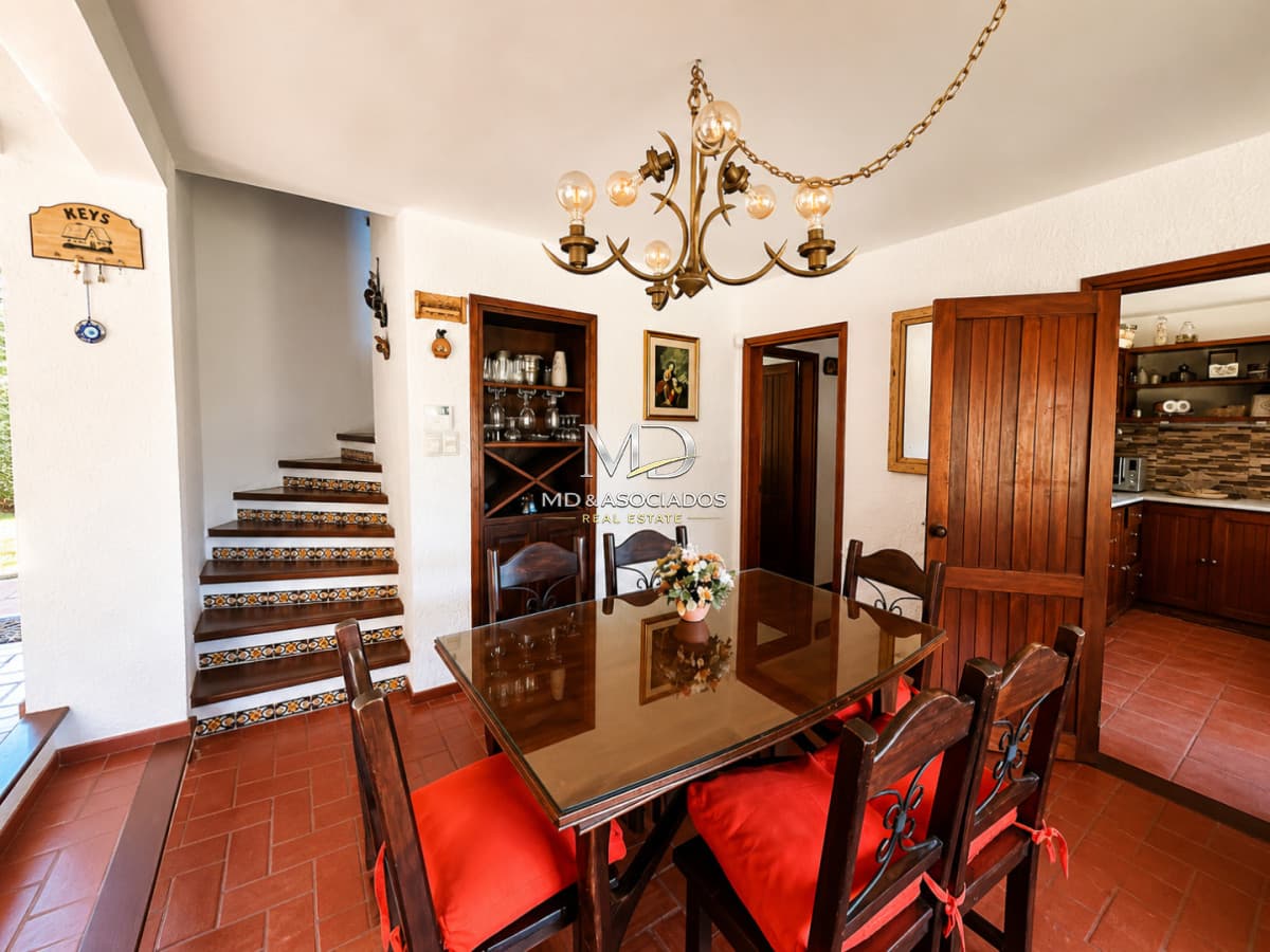 Espectacular casa con gran parque y piscina