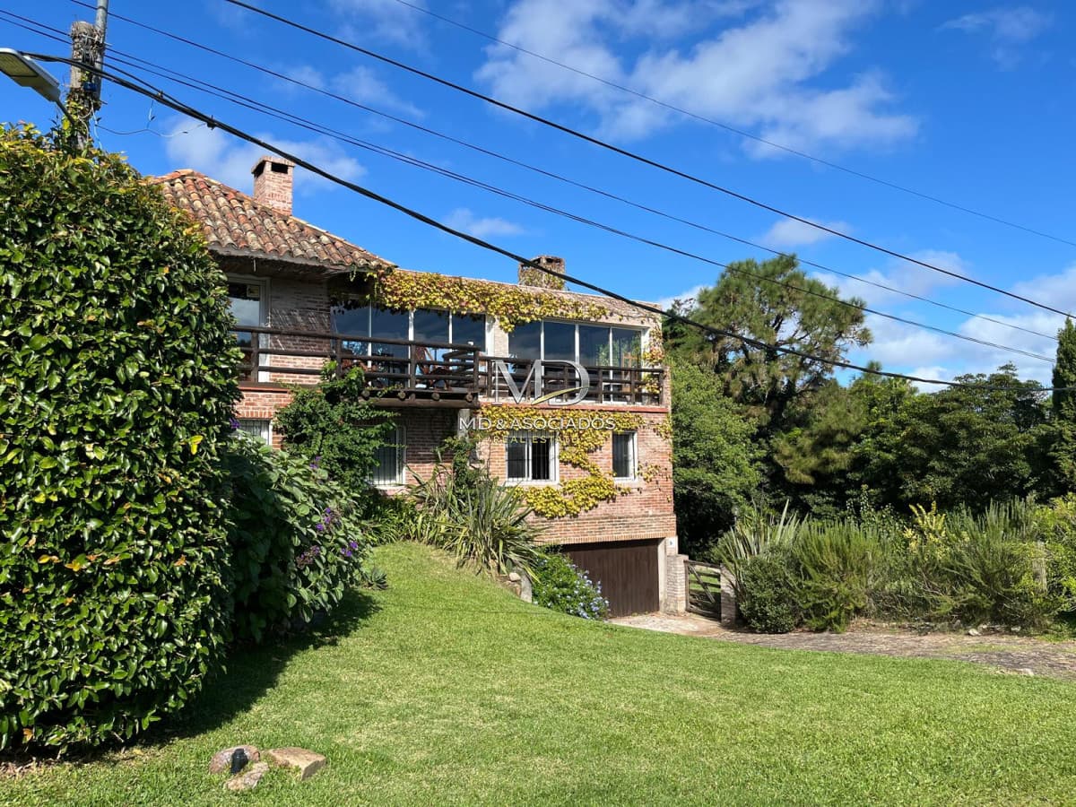 Exclusiva Casa en Venta en Punta Ballena con Vista Panorámica al Mar Ref. 8192