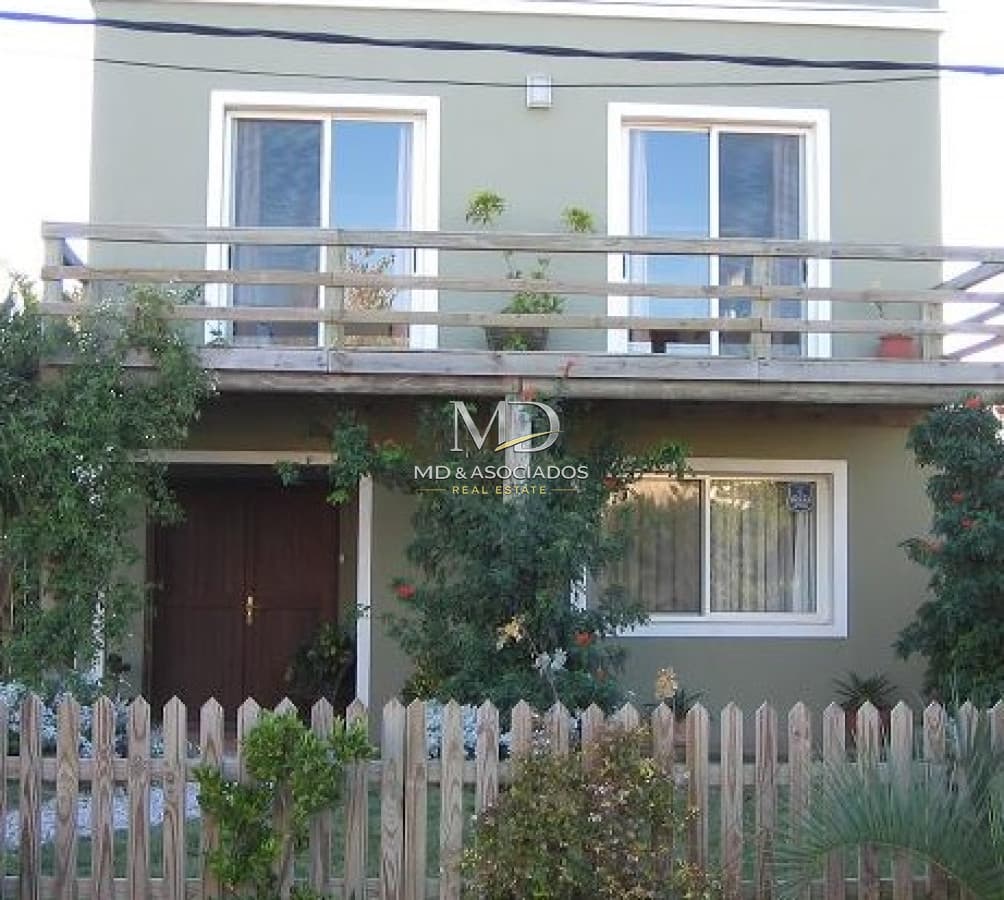 Casa amplia ideal para estar en familia, a pocos metros del mar.Ref:5425
