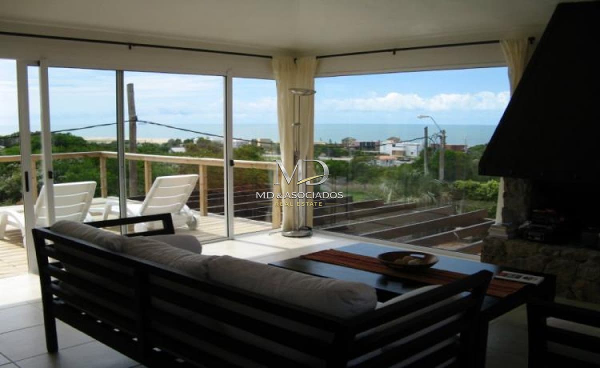 Excelente casa,muy comoda con piscina a metros de la playa.Ref: 5266