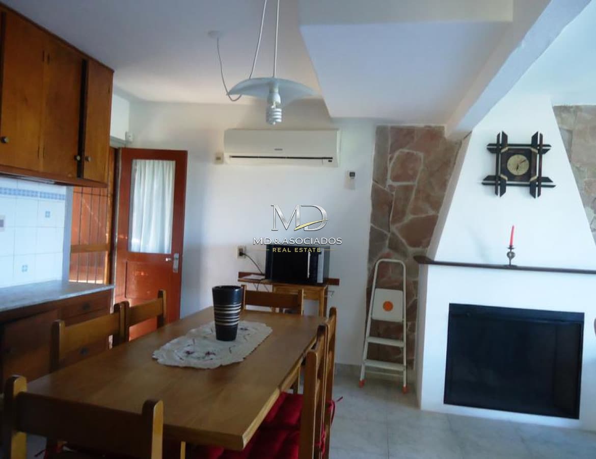 MUY BONITA CASA UBICADA EN PUNTA PIEDRAS A PASITOS DEL MAR. REF:5466