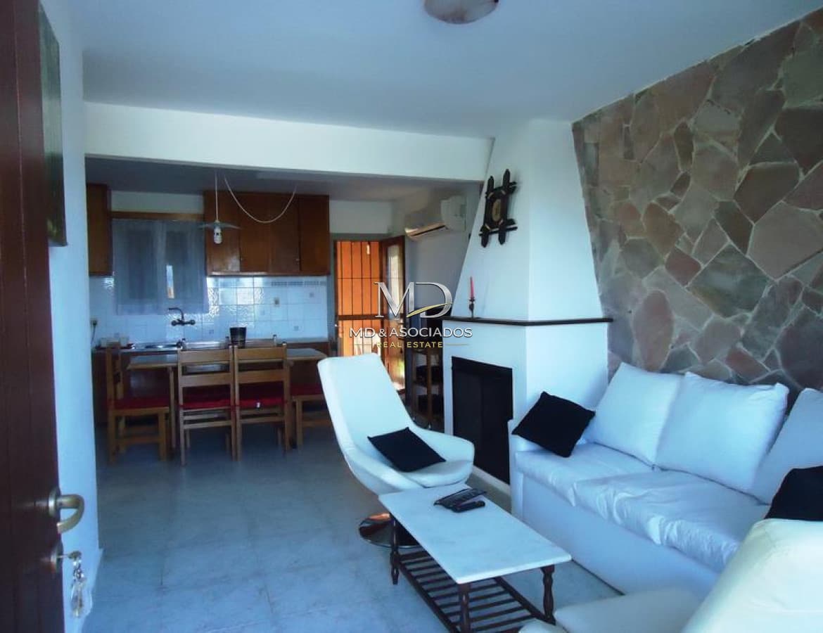 MUY BONITA CASA UBICADA EN PUNTA PIEDRAS A PASITOS DEL MAR. REF:5466