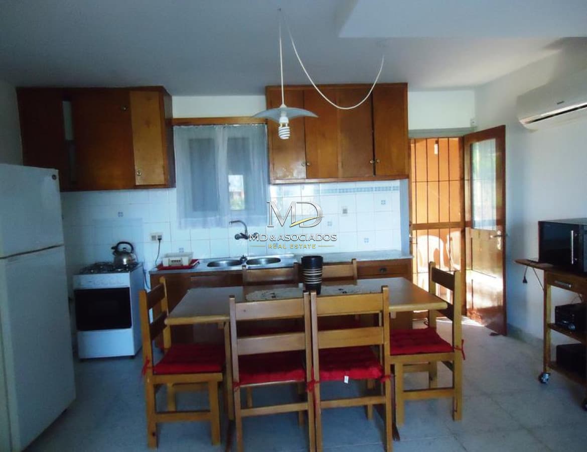 MUY BONITA CASA UBICADA EN PUNTA PIEDRAS A PASITOS DEL MAR. REF:5466
