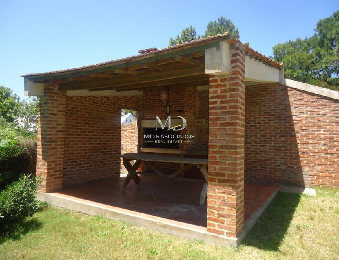 Casa amplia a metros del mar.Ref: 5553