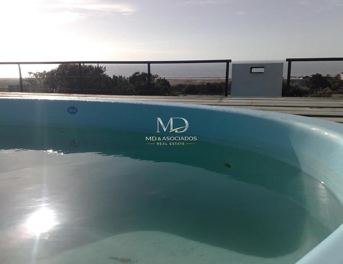 Hermosa casa en Punta Piedras, con vista al mar.Ref: 5581
