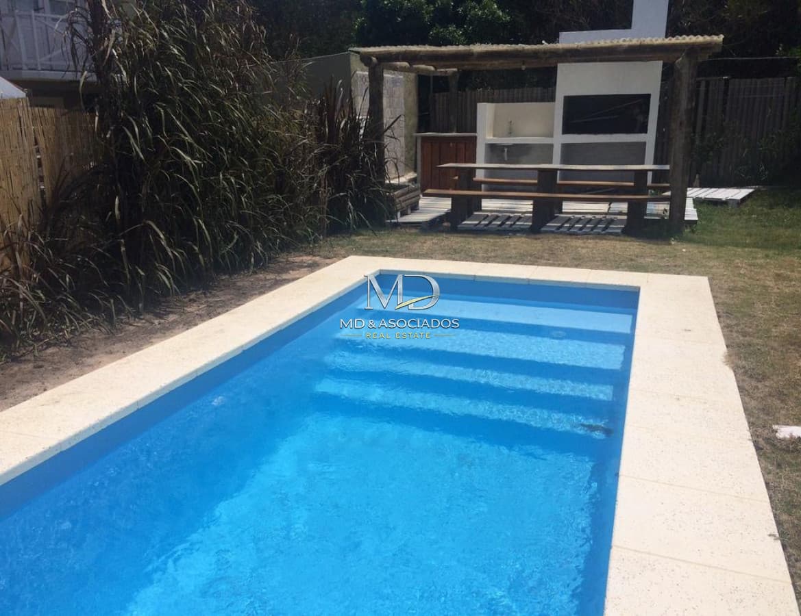 Hermosa casa en Punta Piedras, con vista al mar.Ref: 5581