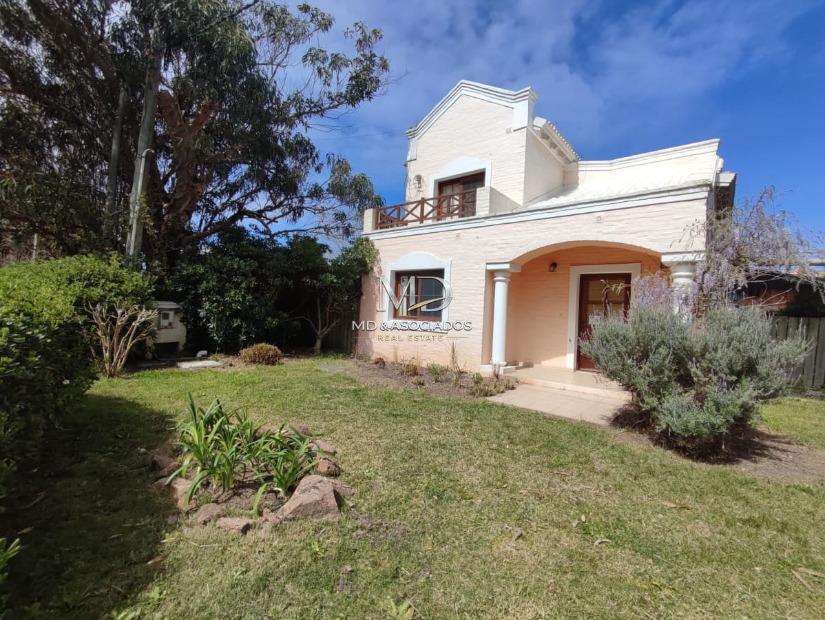 CASA EN LA BARRA CON PISCINA Y PARRILLERO. REF:5412