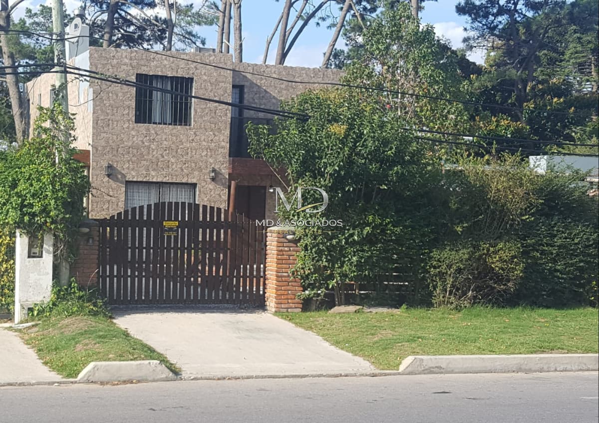 HERMOSA CASA CON TODAS LAS COMODIDADES. REF: 5874