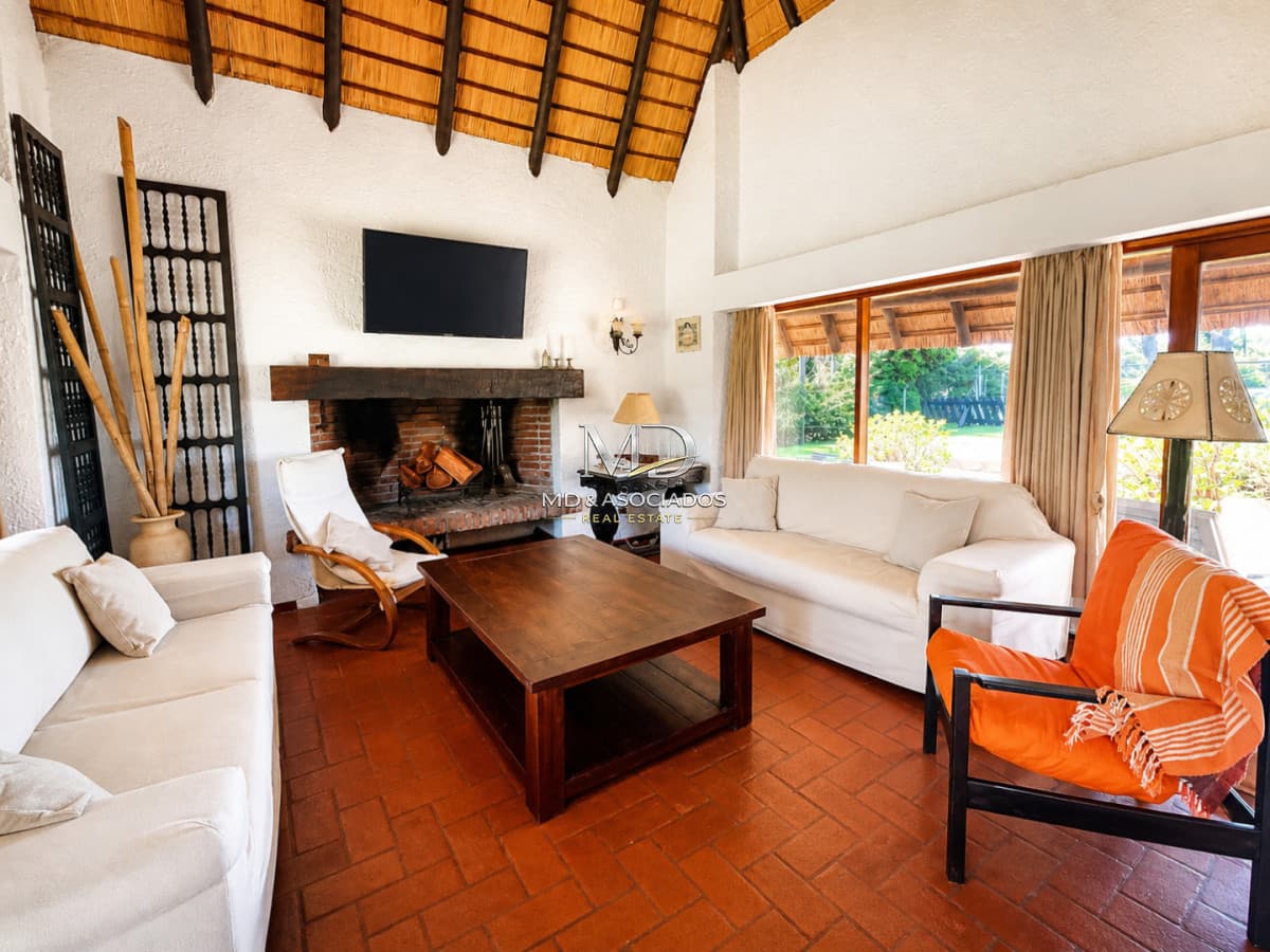 Espectacular casa con gran parque y piscina